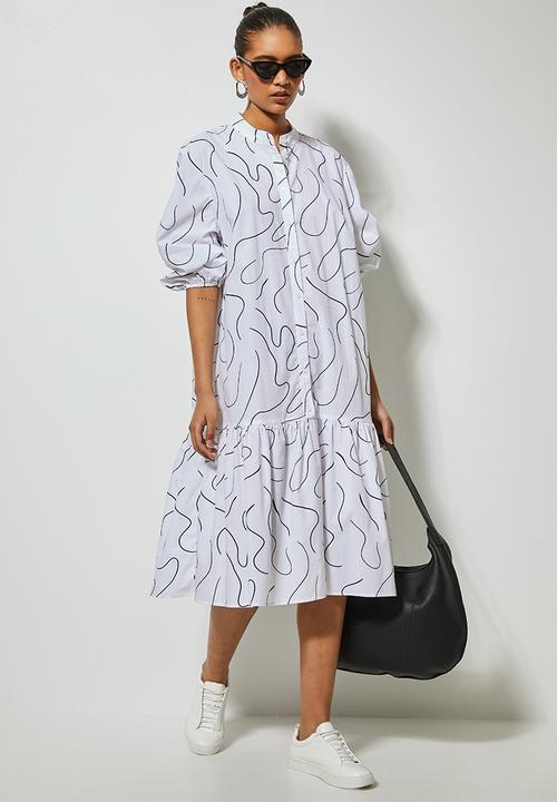 Superbalist - Cotton button thru dress with tier white scribble print - white 