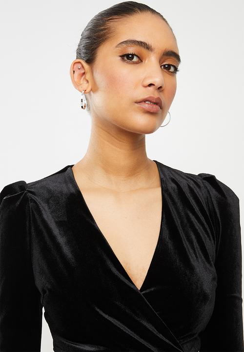 SISSY BOY - Girl boss: asymmetric velvet blouse with poofy sleeve - black