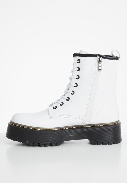 STYLE REPUBLIC - Joanna lace up boot - white