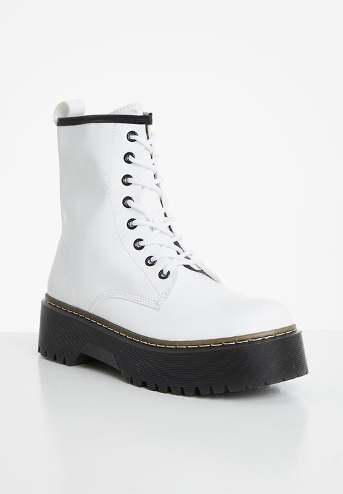 STYLE REPUBLIC - Joanna lace up boot - white