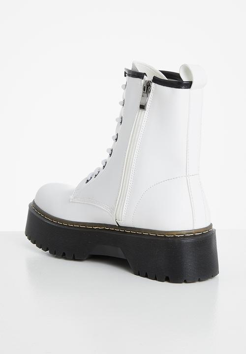 STYLE REPUBLIC - Joanna lace up boot - white