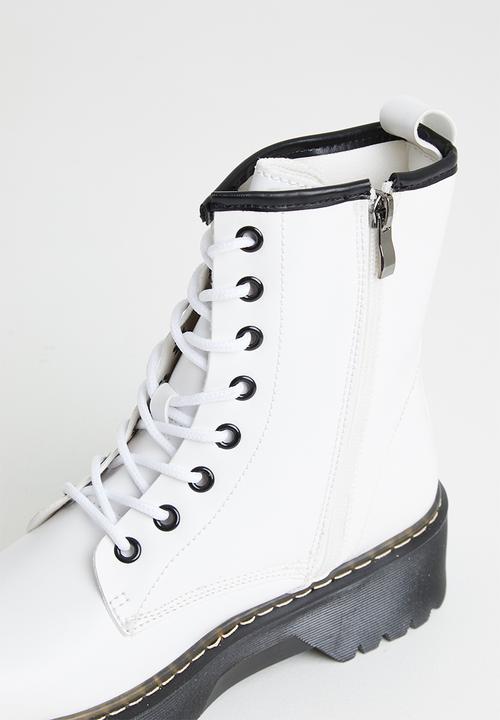 STYLE REPUBLIC - Joanna lace up boot - white