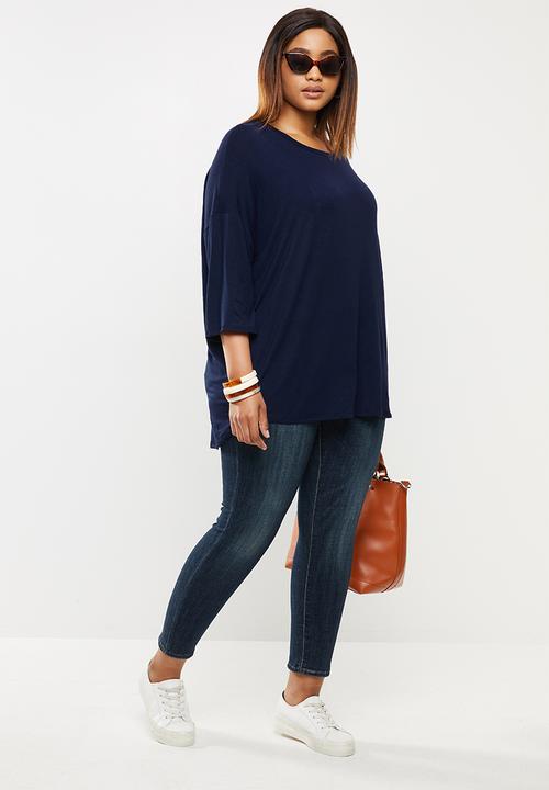 edit Plus - 3/4 Sleeve curved hem tee - navy