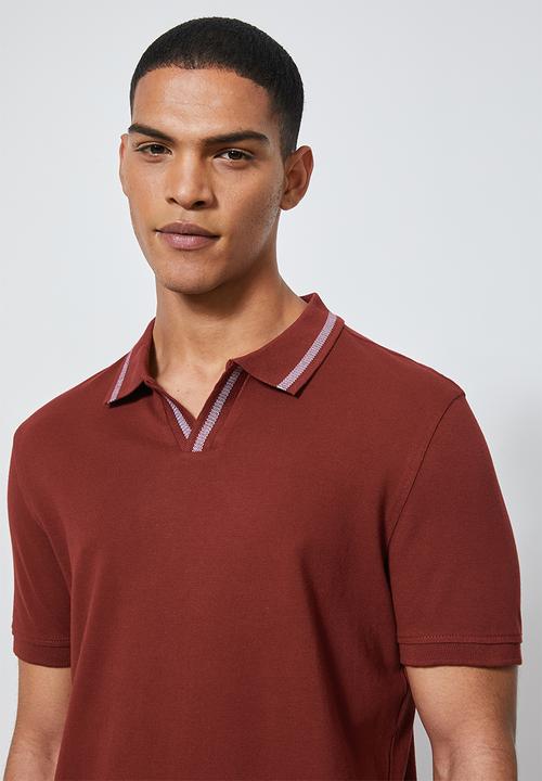 Superbalist - Luka notch neck pique golfer - burgundy