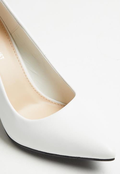 Superbalist - Samantha court block heel - white