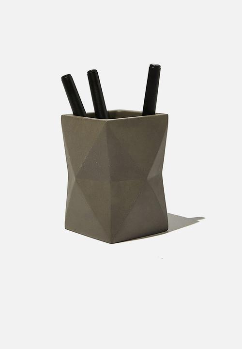 Typo - Pen holder - concrete