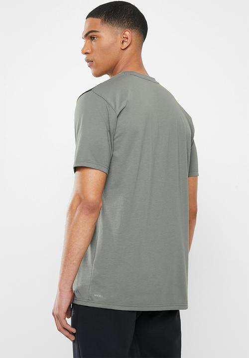 PUMA - Train color block short sleeve tee - grey 