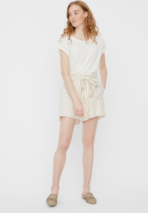 Vero Moda - Reneta shorts - neutral 