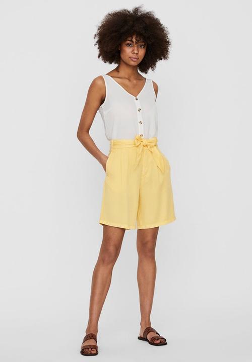 Vero Moda - Laura highrise loo knot belt long shorts - yellow
