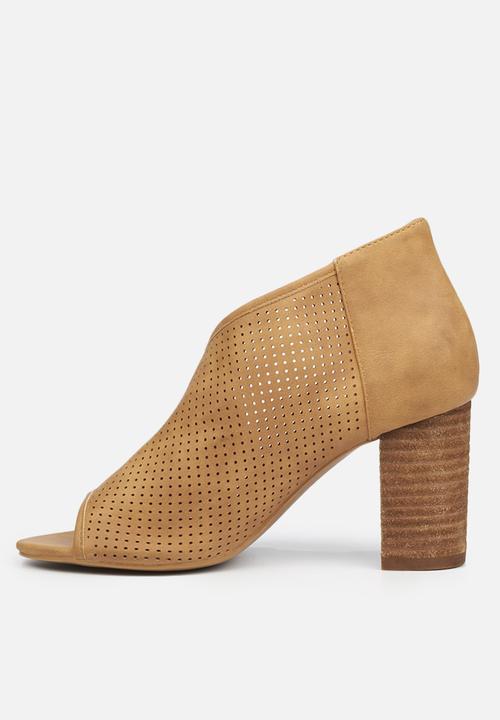Miss Black - Tinos 3 heel - tan