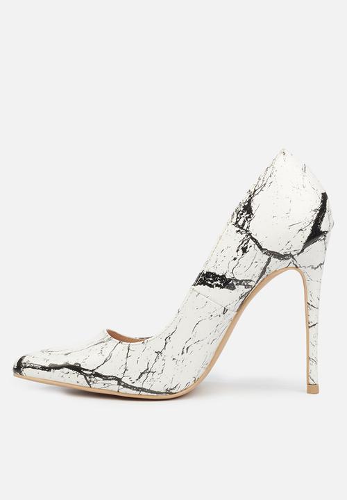 Miss Black - Granite court - white & white