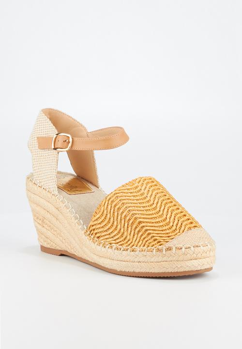 Butterfly Feet - Virgo wedge - yellow