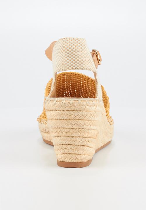 Butterfly Feet - Virgo wedge - yellow