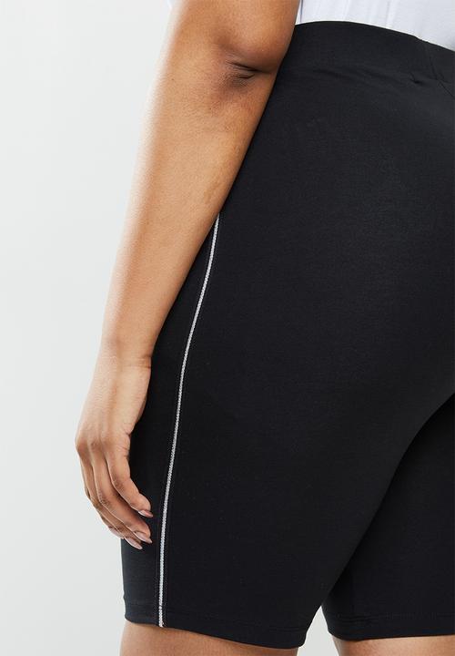 Vero Moda - Plus milo shorts - black