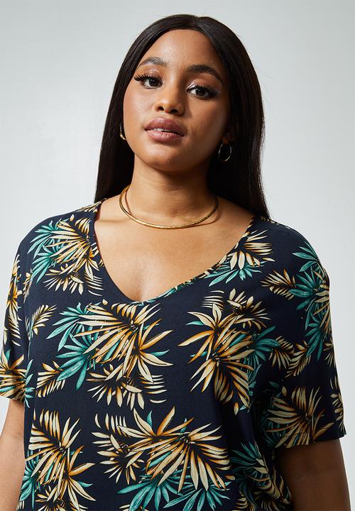Superbalist - Boxy v-neck blouse - navy palm print