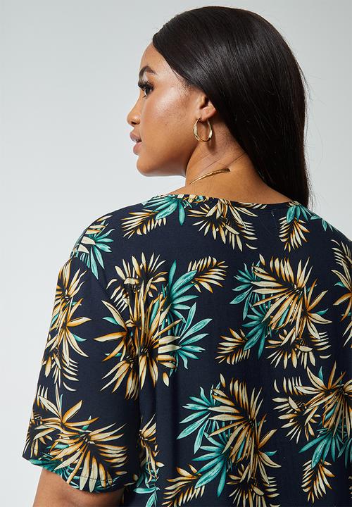 Superbalist - Boxy v-neck blouse - navy palm print