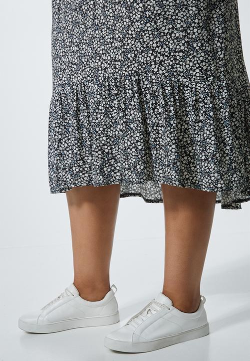 Superbalist - Single tier midi skirt - black based sprig