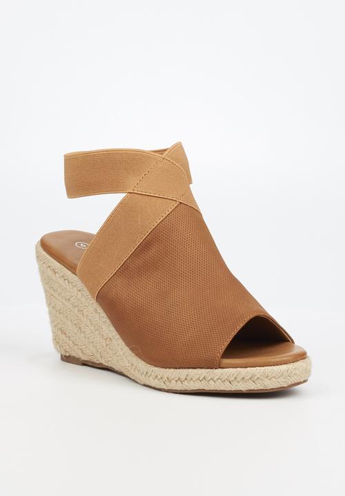 Butterfly Feet - Drayco wedge - tan