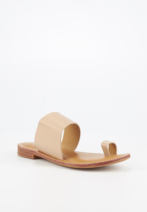 Miss Black - Sicily 2 slide - neutral