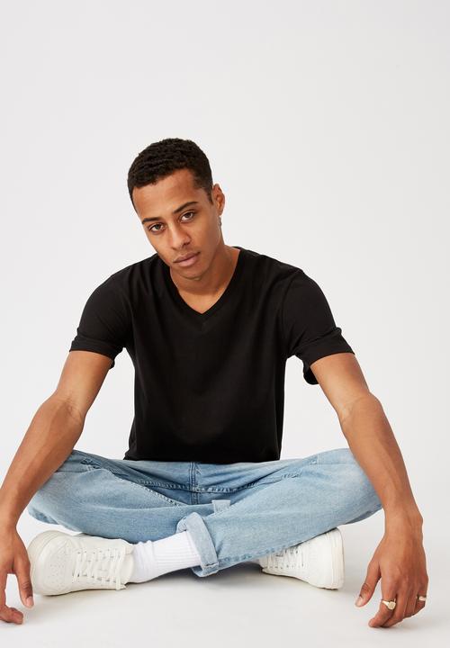 Cotton On - Essential vee neck T-shirt - black