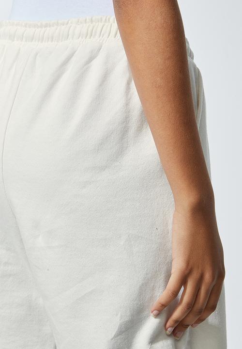 Superbalist - Long jogger shorts - white