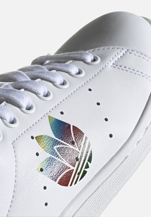 adidas Originals - Stan smith shoes - cloud white / core black / gold metallic