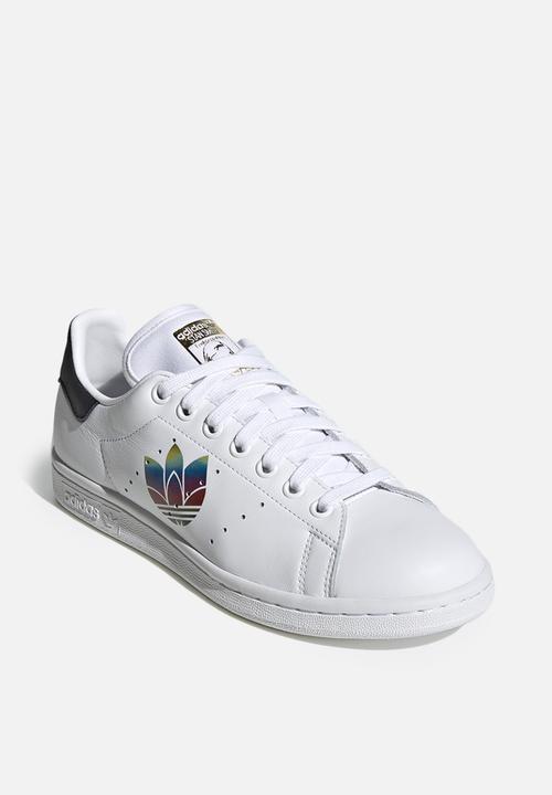adidas Originals - Stan smith shoes - cloud white / core black / gold metallic
