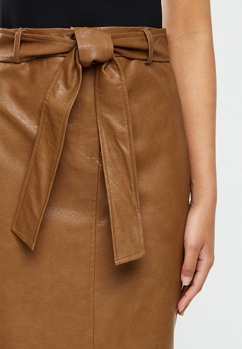 Glamorous - Pu midi skirt with tie waist - brown