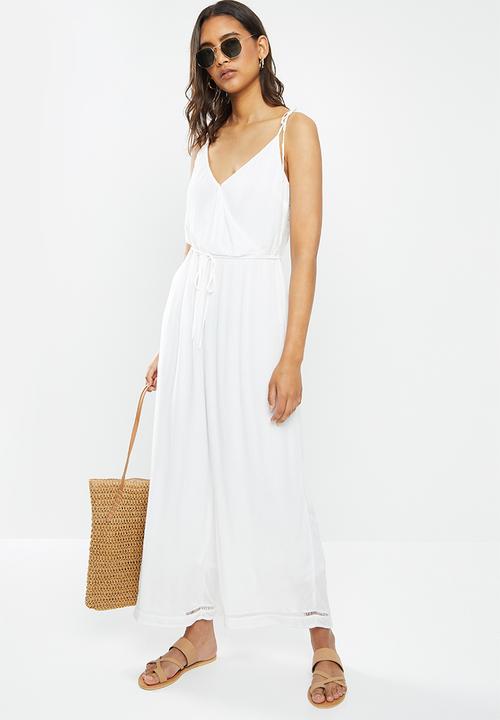 Cotton On - Woven vera v neck wrap jumpsuit - white
