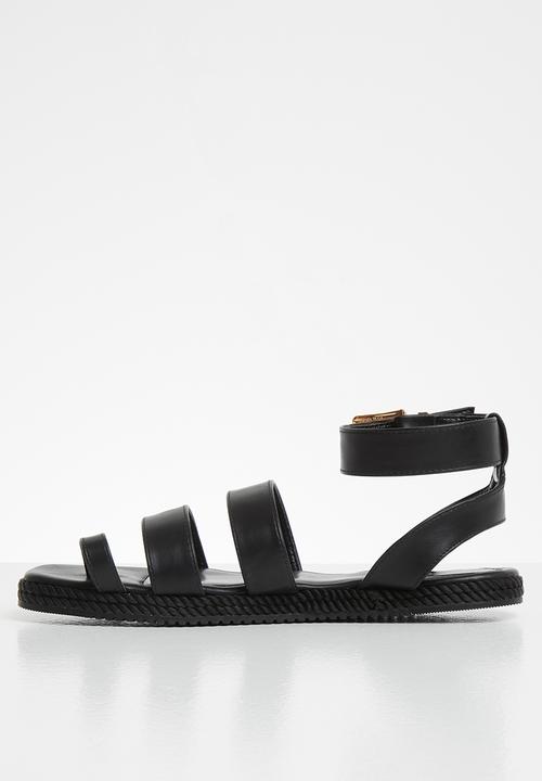 Plum - Sanna sandal - black
