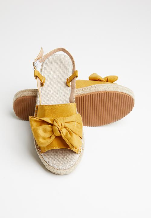Rebel Republic - Girls wedge sandal - yellow