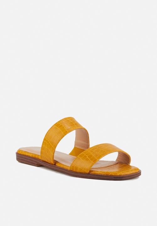 Miss Black - California slide - yellow