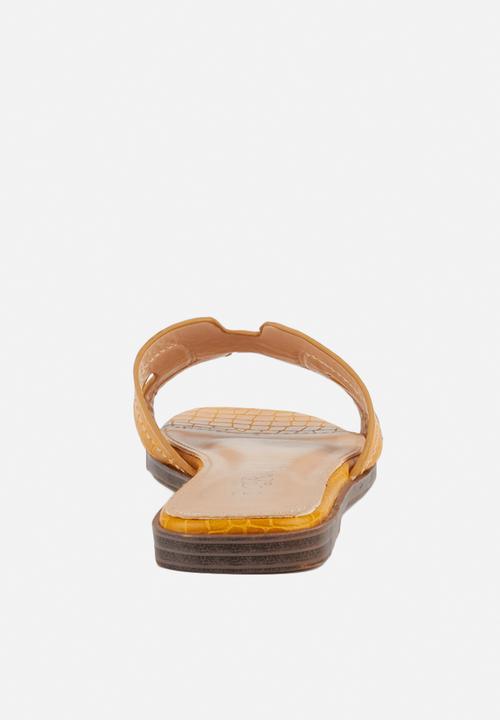 Miss Black - Discopia slide - yellow