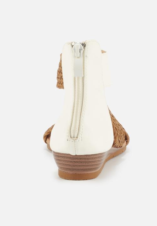 Butterfly Feet - Biguil sandal - white