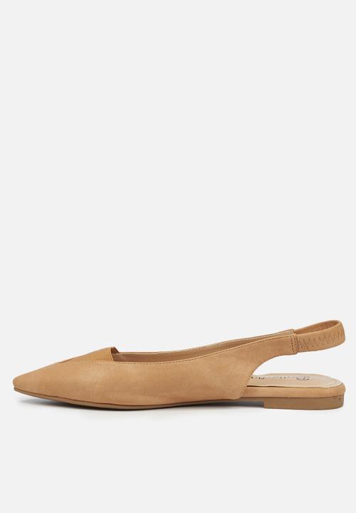 Butterfly Feet - Charntel pump - camel