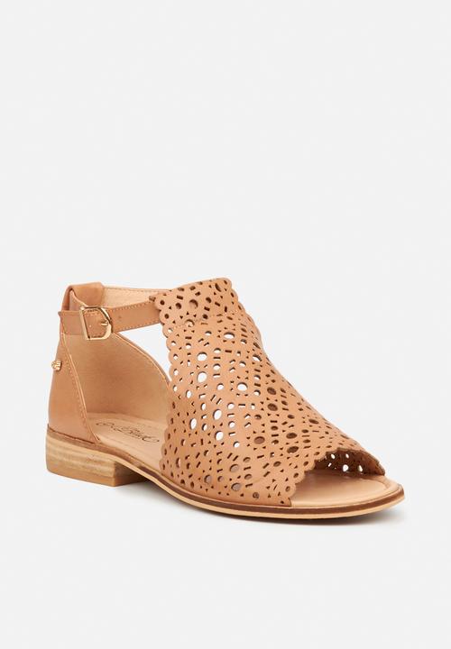 Miss Black - Kerry peep toe - nude