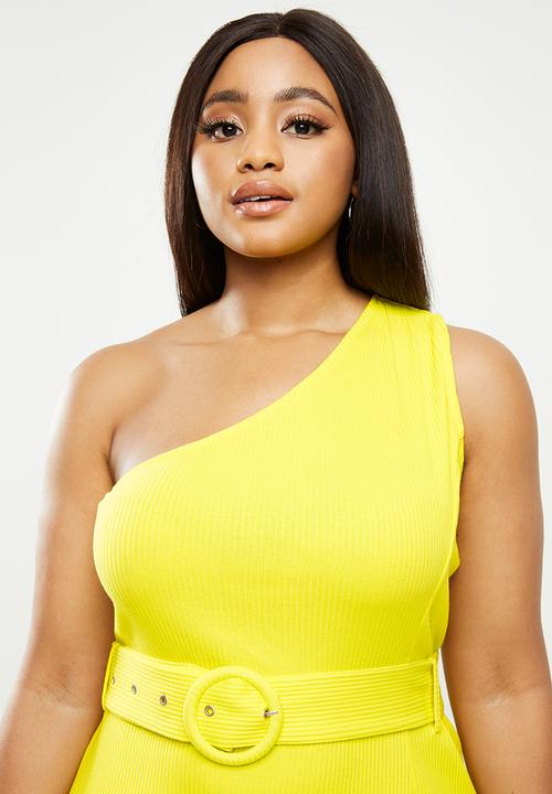 Glamorous - Plus size one shoulder belted midi - yellow 