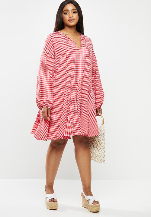 Glamorous - Plus size gingham swing dress with front tie - pink & red