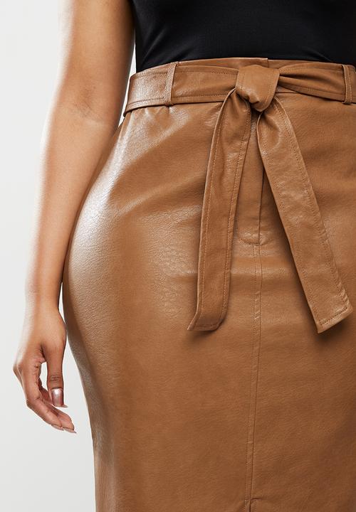 Glamorous - Plus size midi skirt with tie waist - brown