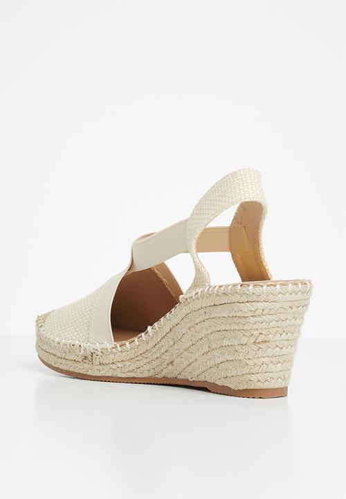 Butterfly Feet - Moranite wedge - beige