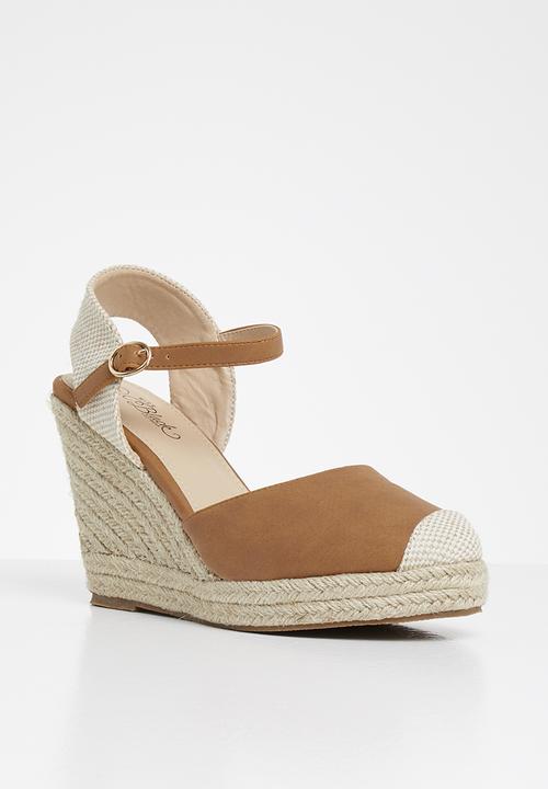Miss Black - Hooked wedge - tan