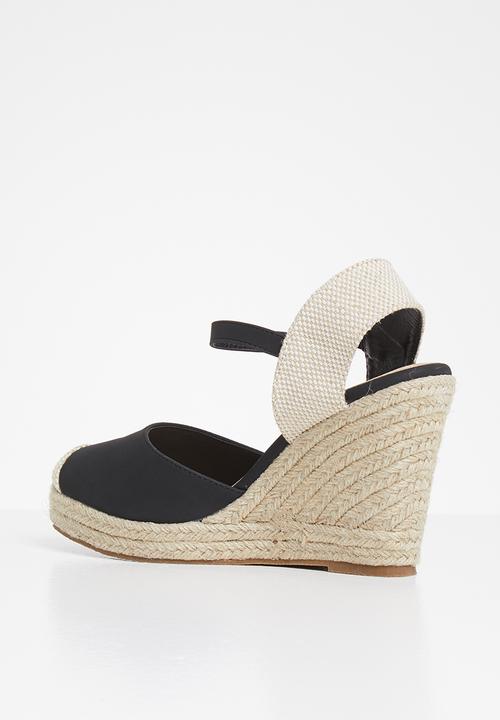 Miss Black - Hooked wedge - black