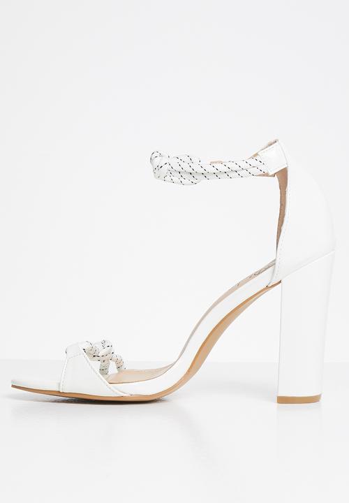 Miss Black - Levels heel - white