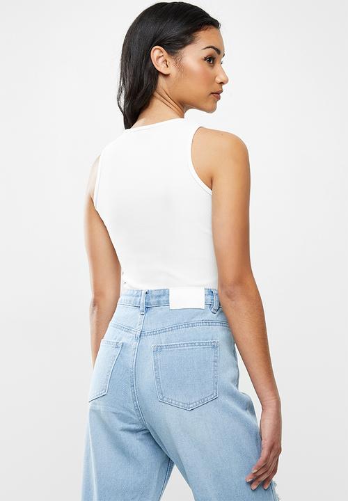 Missguided - Petite ribbed racer back bodysuit - white