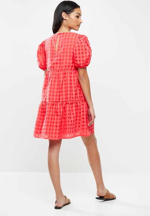 Glamorous - Petite Puff sleeve tiered mini dress - red