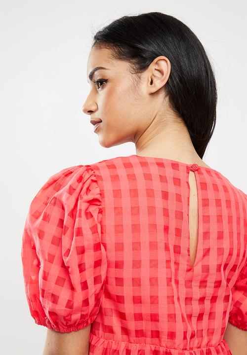 Glamorous - Petite Puff sleeve tiered mini dress - red