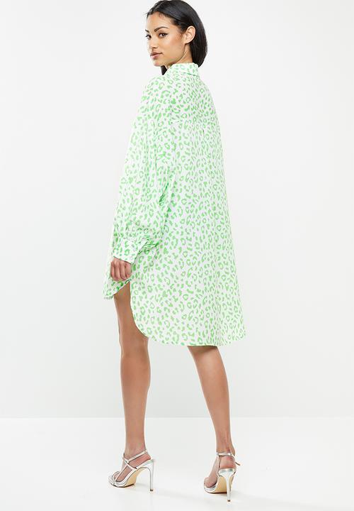 Glamorous - Petite Leopard shirt dress - green