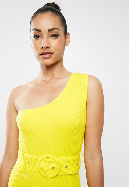 Glamorous - Petite one shoulder belted midi - yellow