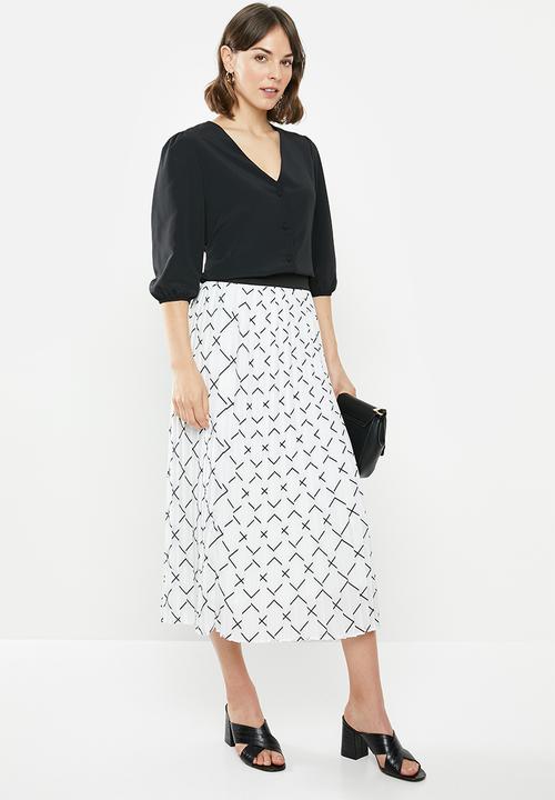 edit - 3/4 Sleeve button down waisted blouse - black 