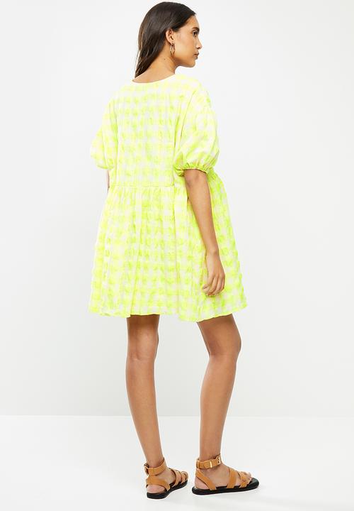 Glamorous - Check swing dress with puff sleeve - neon yellow